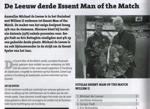 Michael de Leeuw receiving the bouquet of flowers 